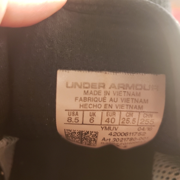 Under Armour Shoes - Picture 5 of 5